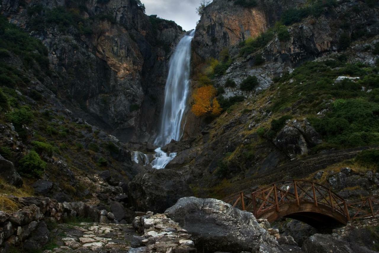 Katarráktis Etheres Tzoumerkon Mountain Resort מראה חיצוני תמונה